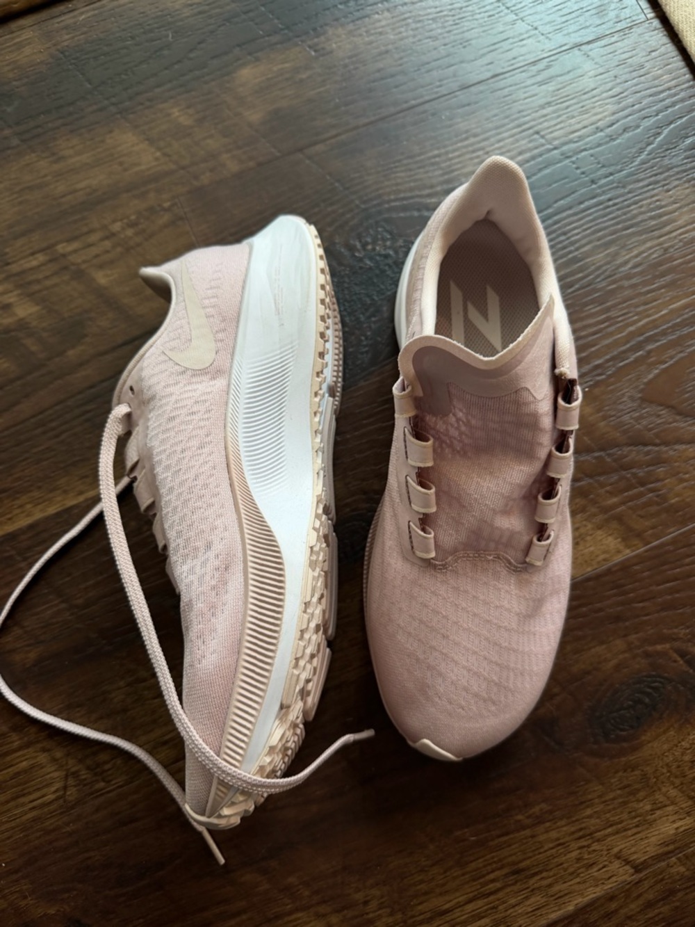 BRAND NEW Nike Women's Zoom Running Sneakers - Picture 4 of 5